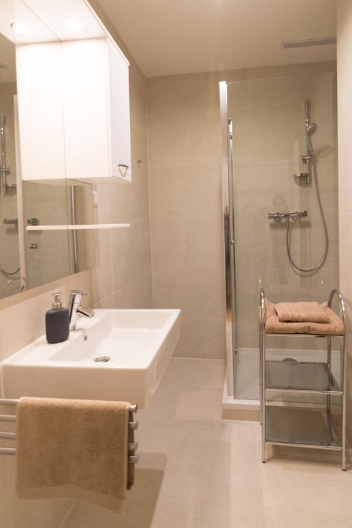 Modern Apartment At Rathaus Bécs Kültér fotó